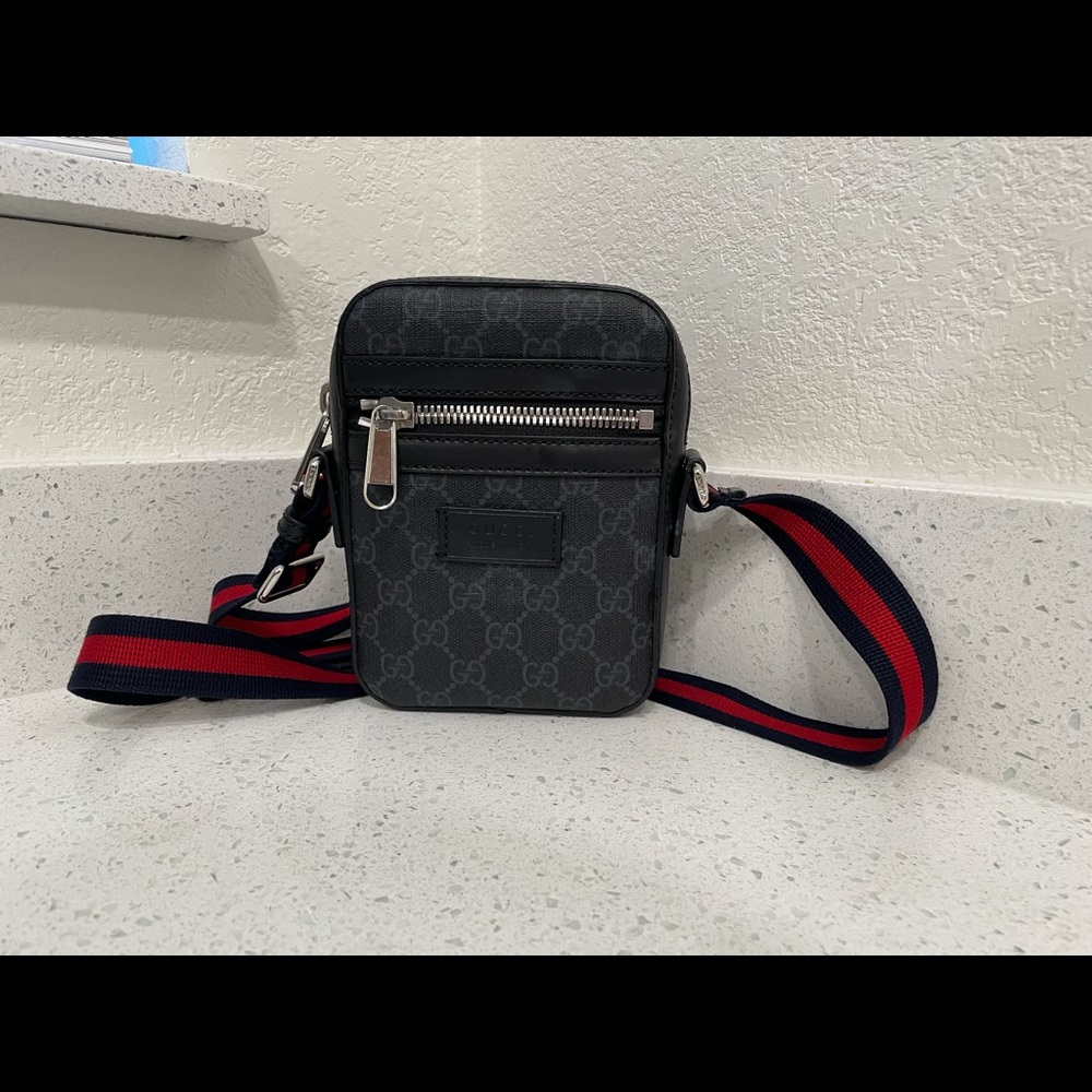GUCCI GG BLACK MESSENGER BAG
